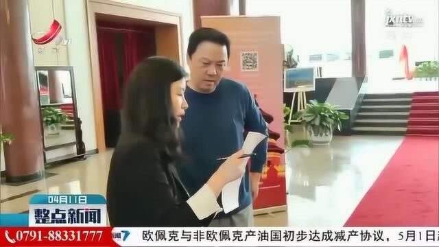 中国驻波兰使馆向留学人员发放“健康包”