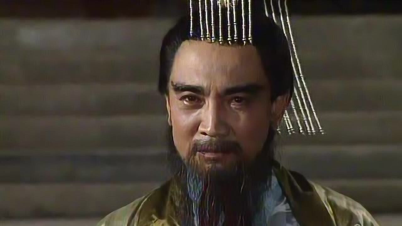三国演义:伏完以退为进,化解曹老板疑心,不愧是刘协看重之人_腾讯视频