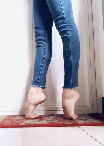 大家欣赏一下跳芭蕾舞的脚是怎么样的