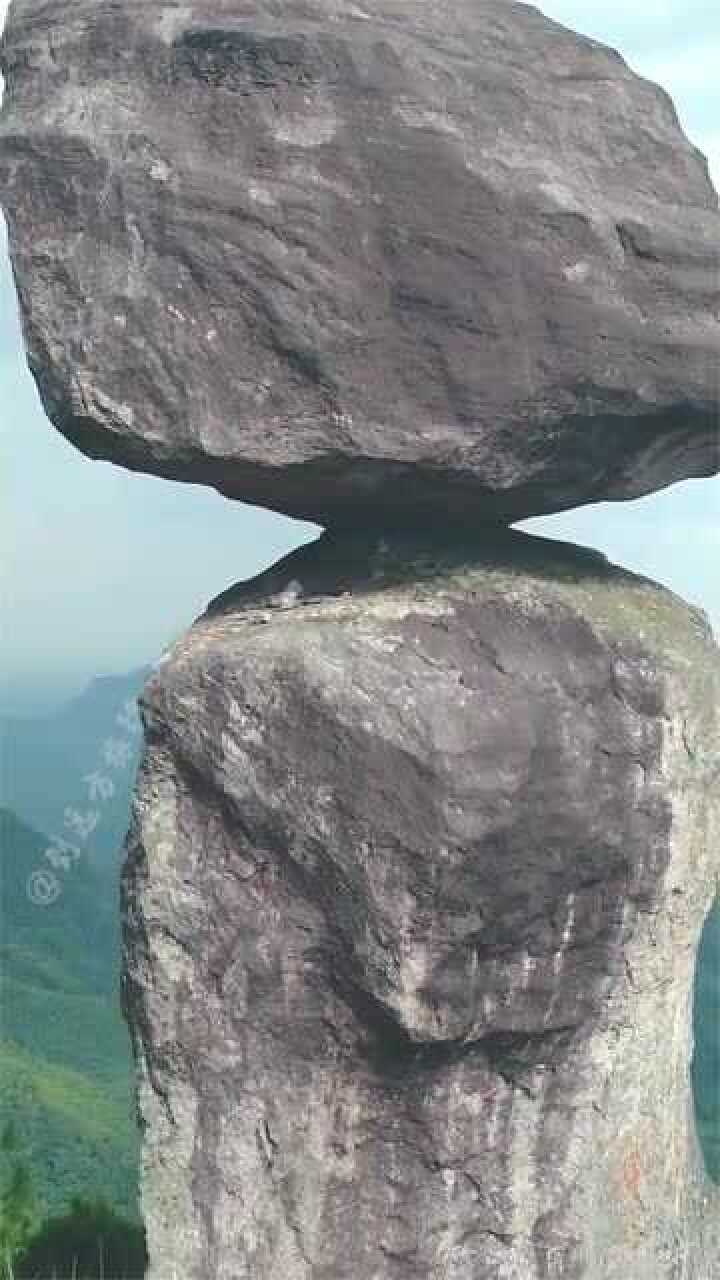 据说这是世界上最危险的石头之一,看着好危险啊