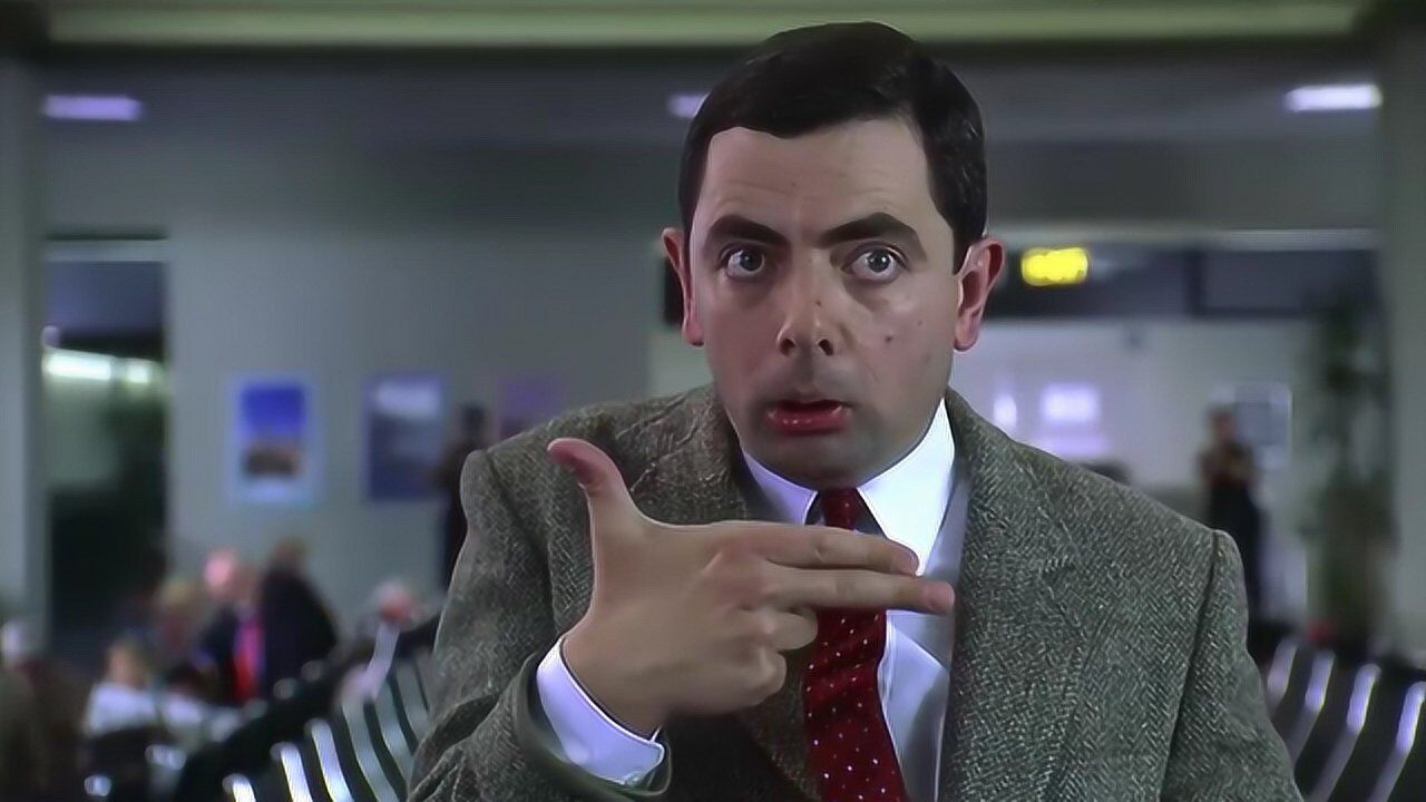 憨豆先生:憨豆过安检,假装自己有枪,结果把保安耍的团团转!