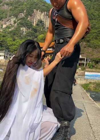 臭妹妹,臣服跪倒在我脚下吧