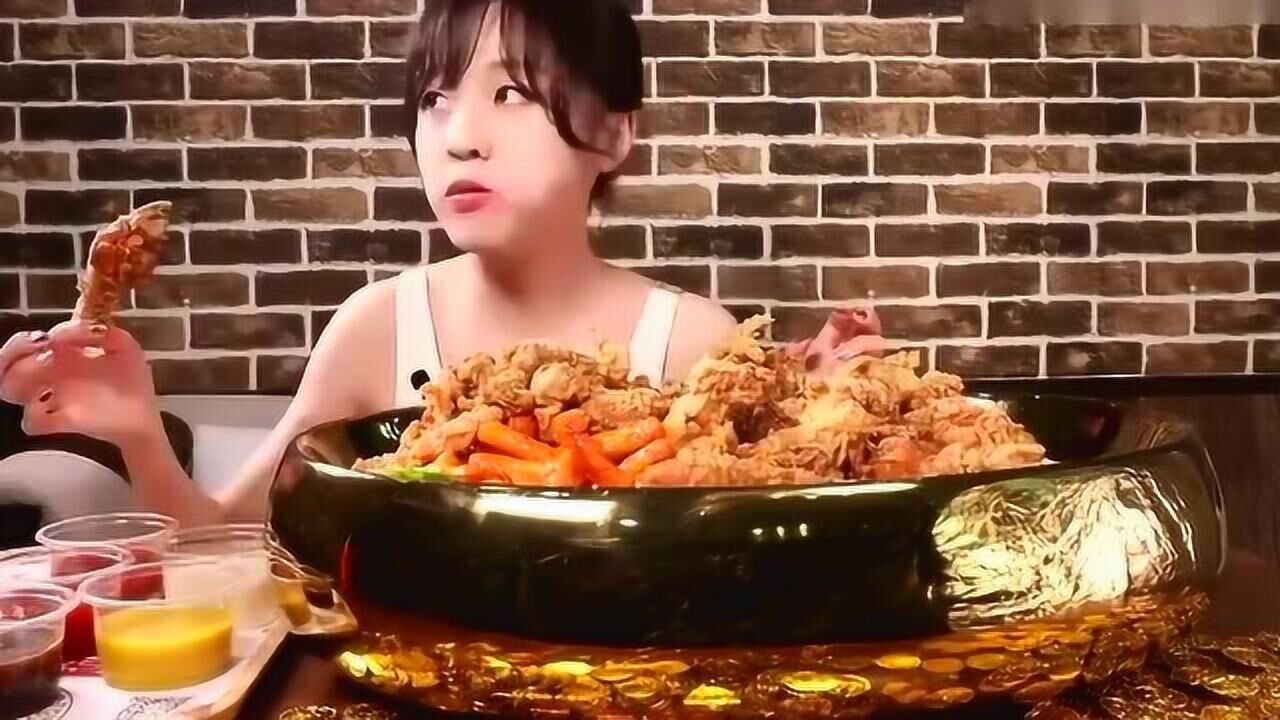 大胃王mini挑战10斤炸鸡,一时吃炸鸡一时爽,一直吃一直爽