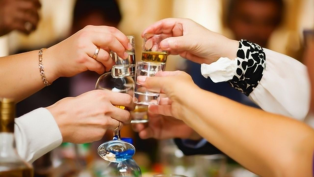 为什么有人天天喝酒,身体还很好?这3个原因确实有道理_腾讯视频
