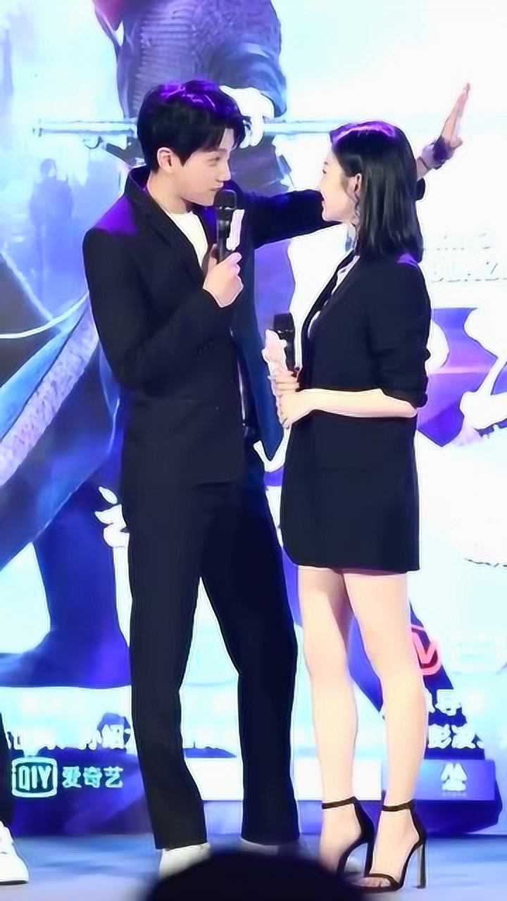 范世琦和景甜身高好搭,小哥哥长得很秀气啊!