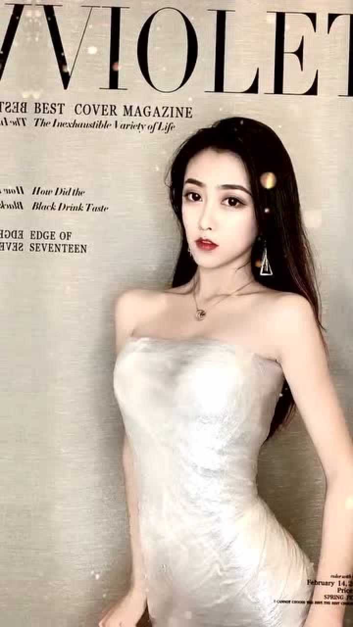 保鲜膜裹全身拍照你敢挑战吗果然好看的人穿什么都好看