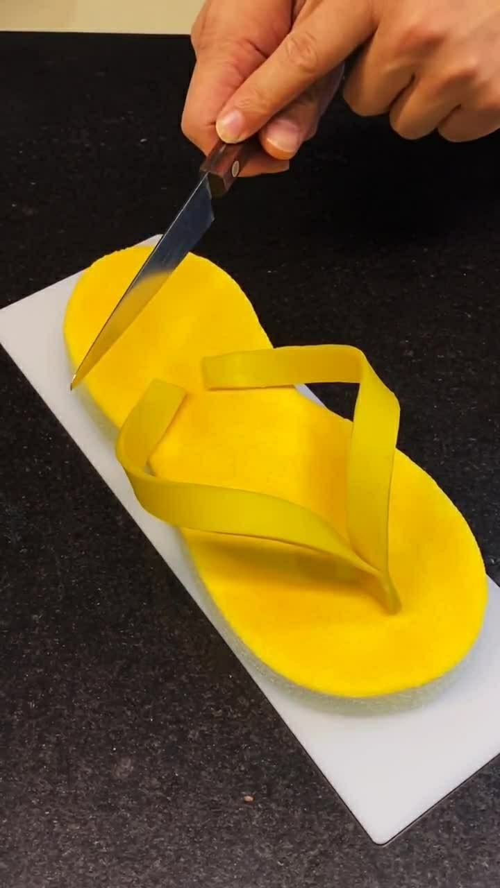 今天制作了一只拖鞋蛋糕,感觉还是很成功的!