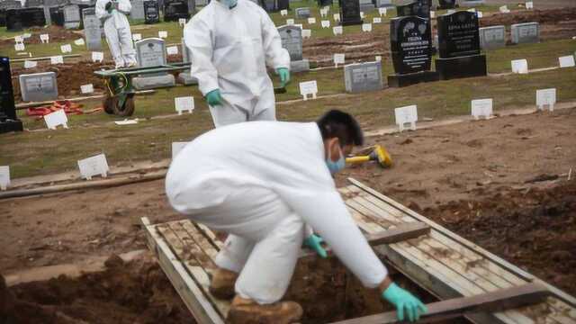 巴西虚报死亡人数?恐怖墓地照片曝光,工人每天要埋100多具尸体!