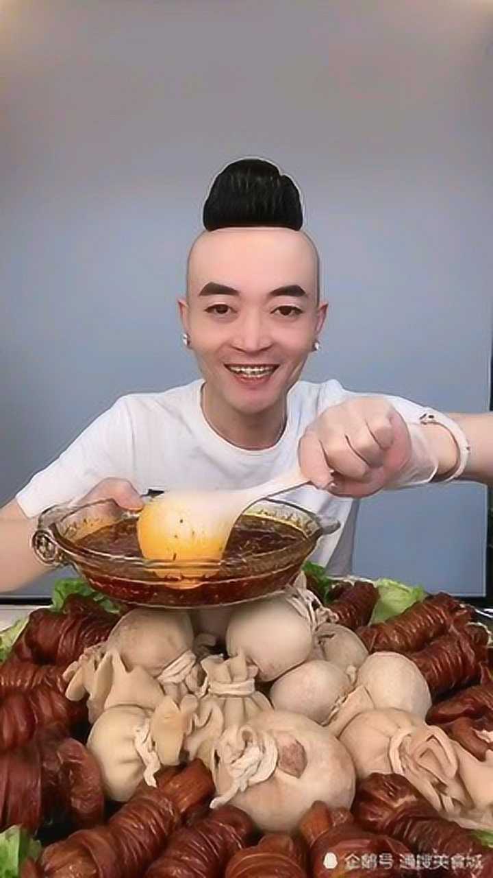 大胃王阿浩教出几个真吃货师傅的东西都抢着吃