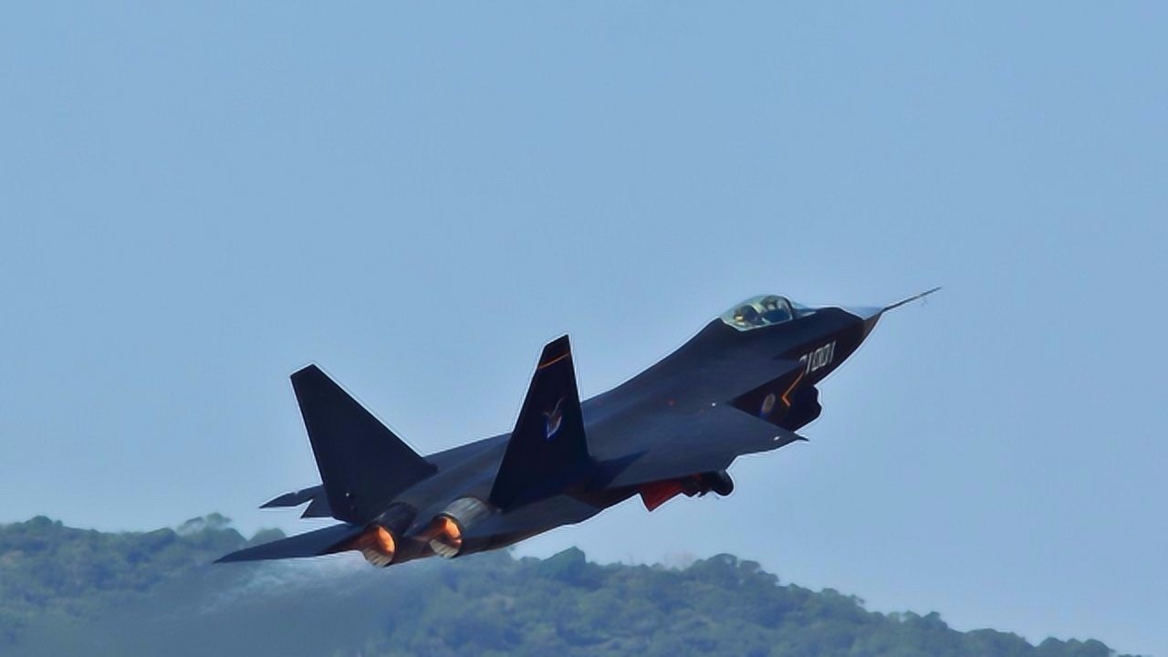 没有鸭翼和腹鳍的歼31,是中国战机的颜值担当!