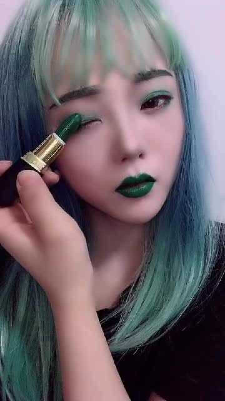 小姐姐女巫深邃绿口红试妆让美女驾驭的如可爱精灵你们喜欢吗