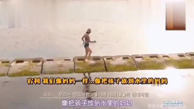 韩综:李孝利搞笑游泳,综艺之神降临,逗得李真成宥利大笑