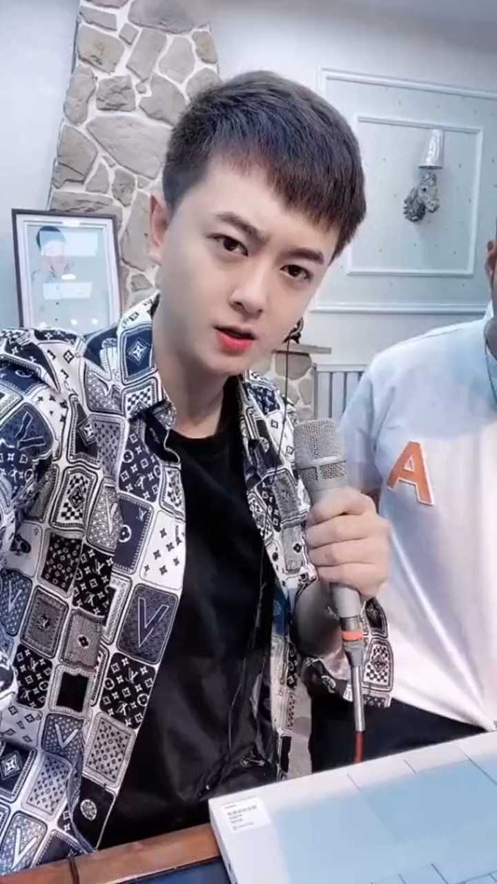 高火火和白小白损大萌,下一秒大萌的反应让人哭笑不得,太逗了