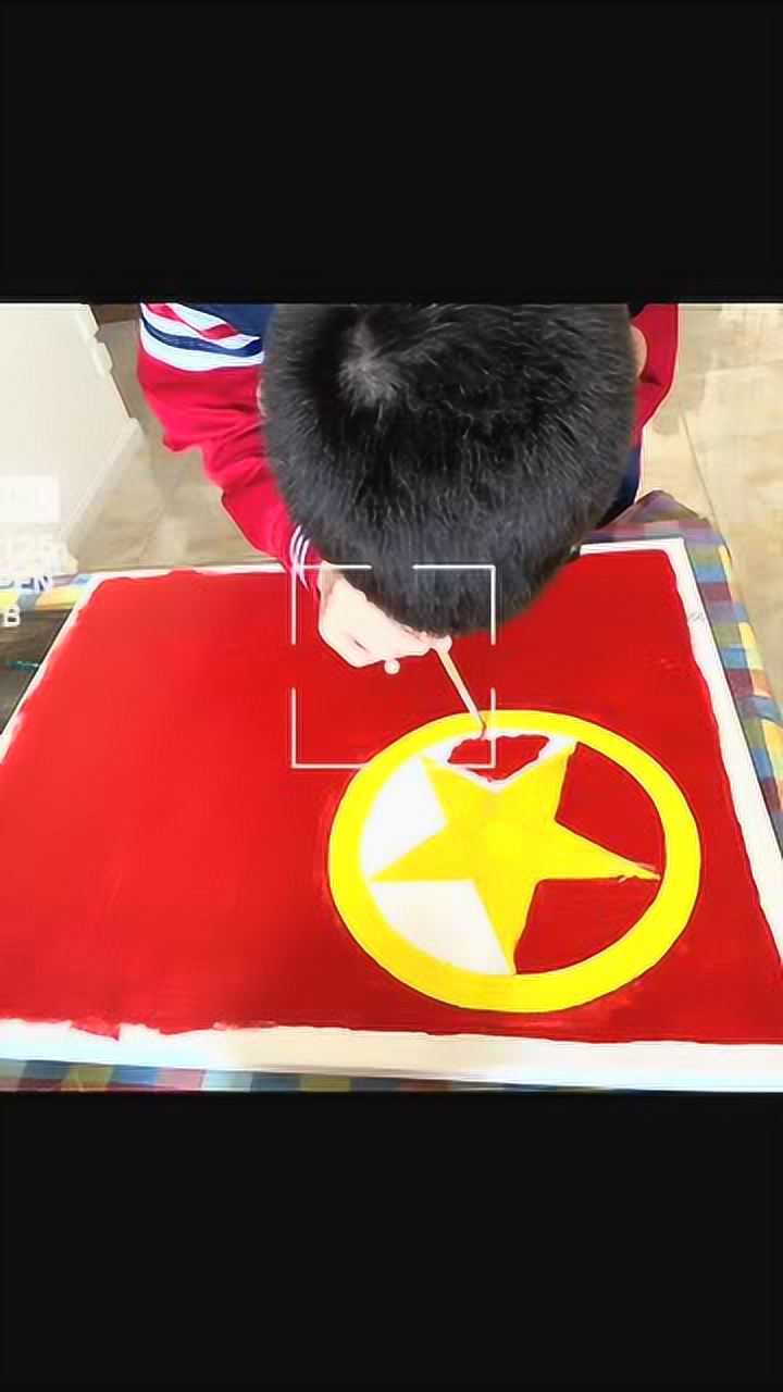 启东校区初一年级学生手绘团旗