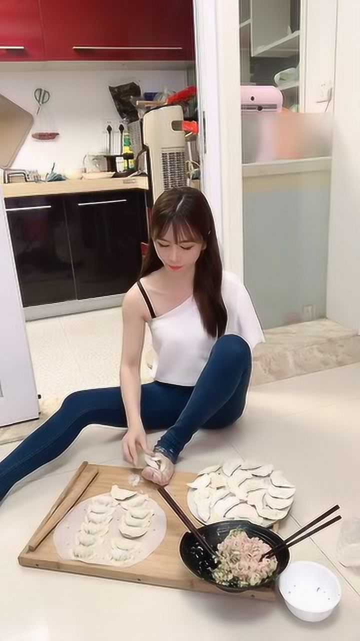 无臂美女独自生活这是正宗的脚子就是没人敢吃