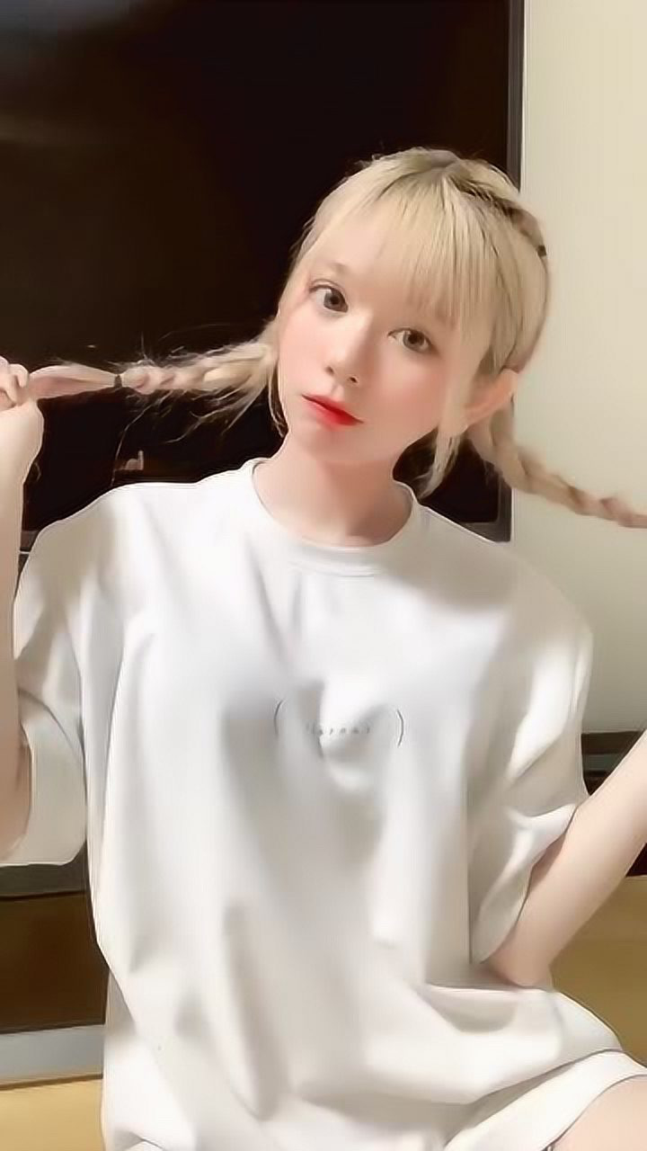 女生留辫子也太可爱了吧,超喜欢!