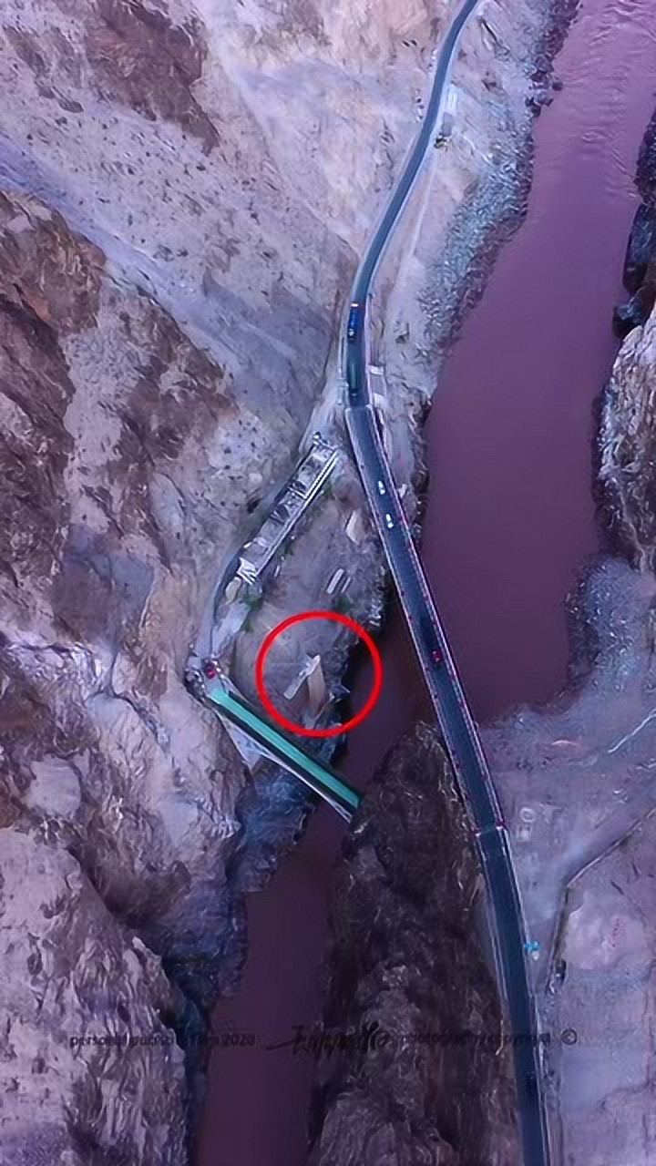 怒江大桥的烈士桥墩单反路过的老司机都会默默向他致敬