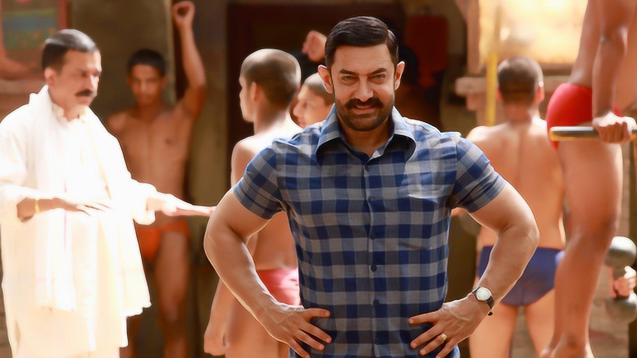 《摔跤吧!爸爸》他不是害你们,他只是为了你们,让你们活出自己的精彩