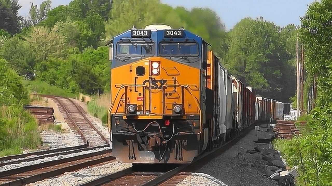 汽车火车和7引擎csx混合货运火车