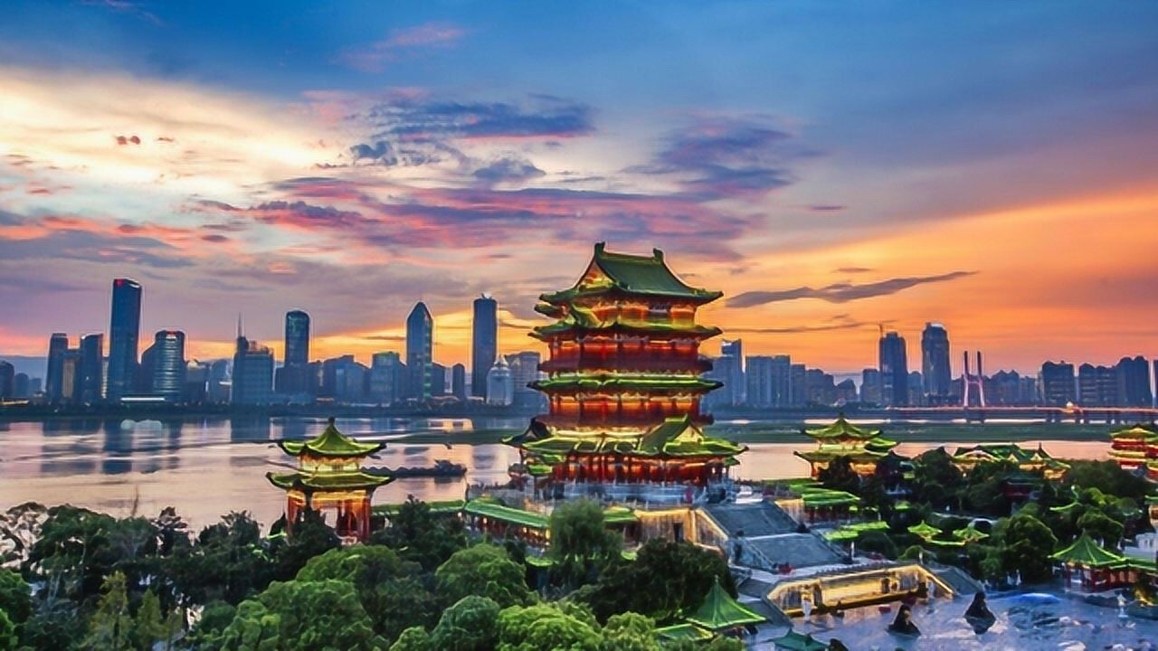 航拍江西南昌滕王阁,1300多年里重建29次,夜景比黄鹤楼还优秀
