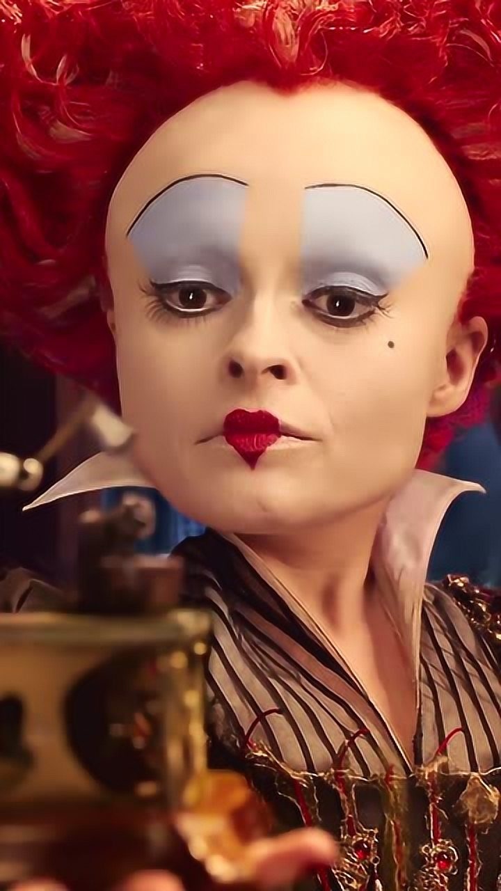 电影《爱丽丝梦游仙境》,不得不说红皇后的头是真大