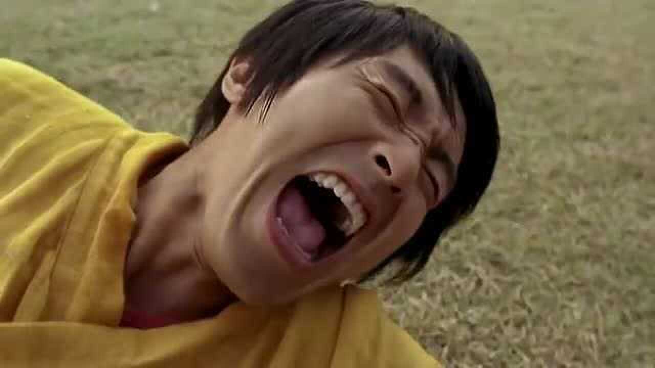 少林足球魔鬼队接连耍阴招还把星爷的金刚脚折断看着都疼啊