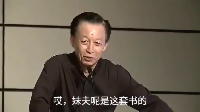 易中天香港演讲,幽默的开场白,让自己笑了两次!难怪那么多人喜欢听他讲课