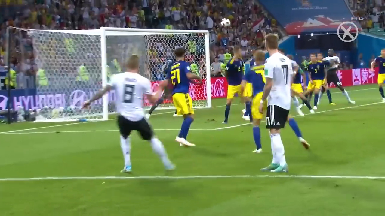 传球球星任意球集锦:c罗香蕉球 卡洛斯半场任意球