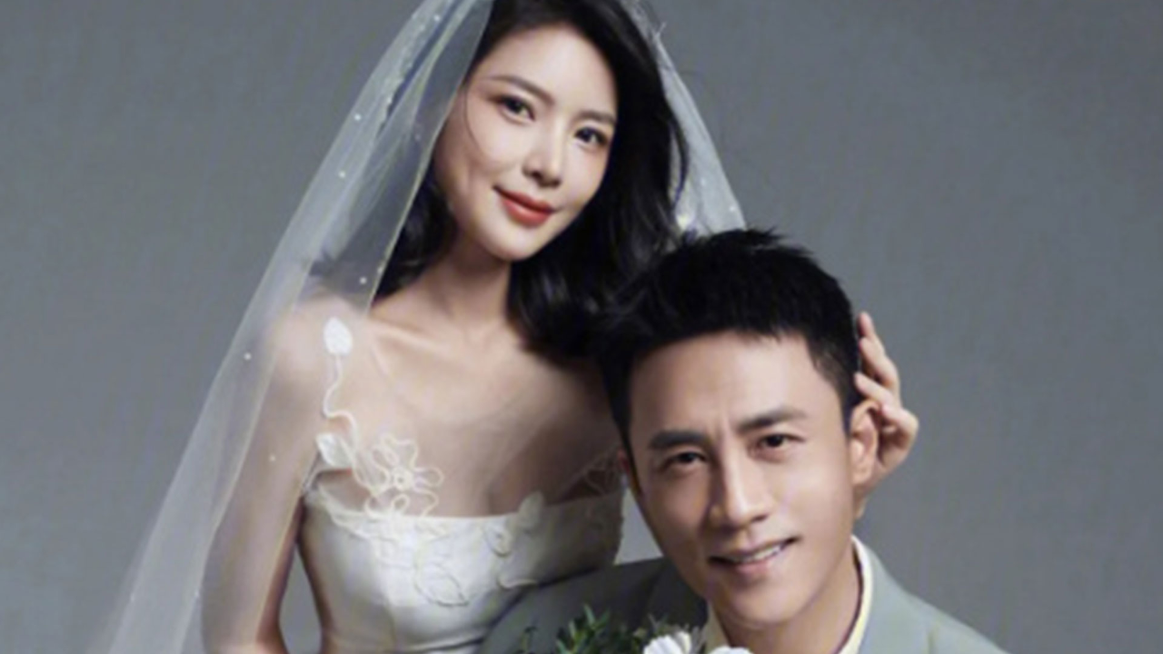 王灿坐杜淳大腿撒狗粮,男方突然推了女方,疑秀恩爱穿帮被质疑