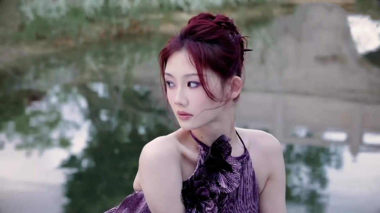 苗苗空谷幽兰妆赢麻了,自曝上浪姐瘦了6斤,紫眼影轻松