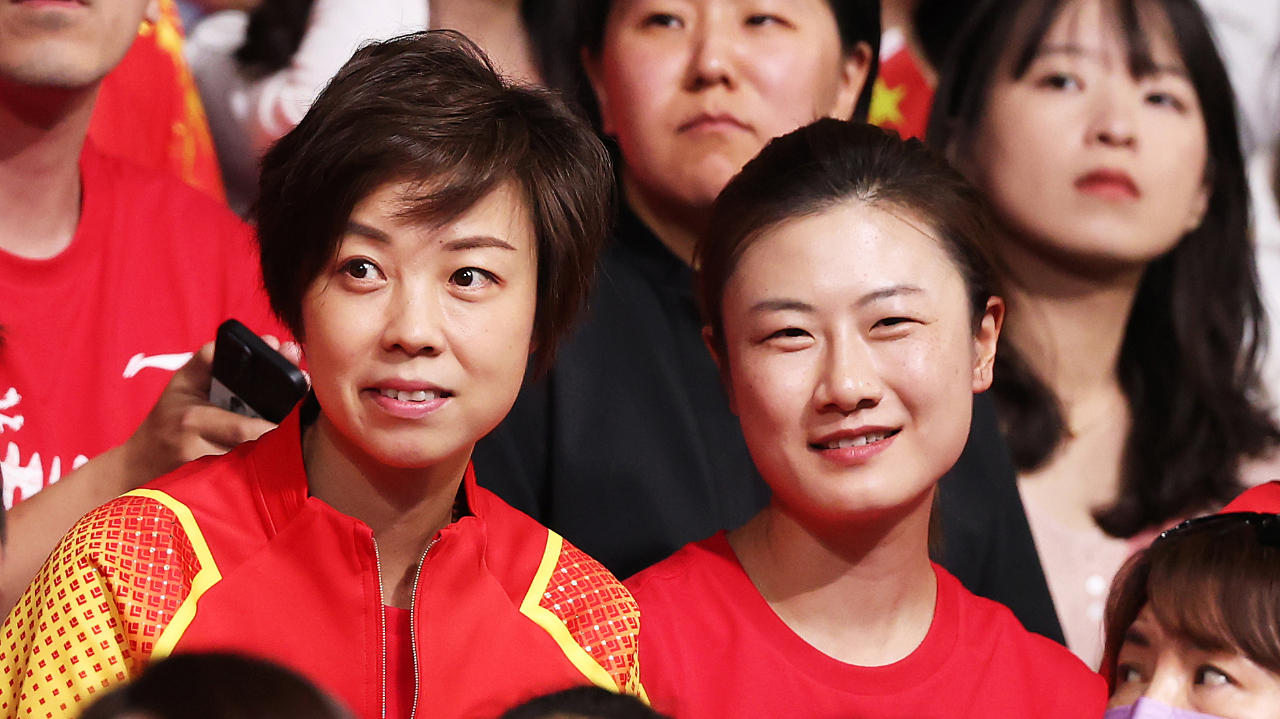 在赛场 | 直击张怡宁丁宁观赛幕后故事:两人调侃李隼,被美女追着合影