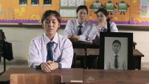 《鬼校亡友2》：泰国经典鬼片！高中女生，天天带着自己的遗像上学，原因让人可怜又可恨！