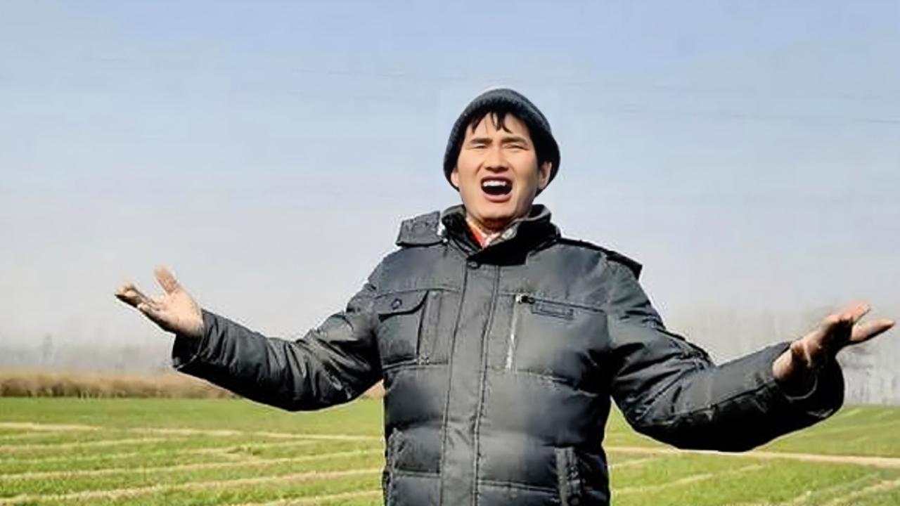 朱之文没学过一天音乐,一身军大衣,却能将歌曲唱的比原唱还好听