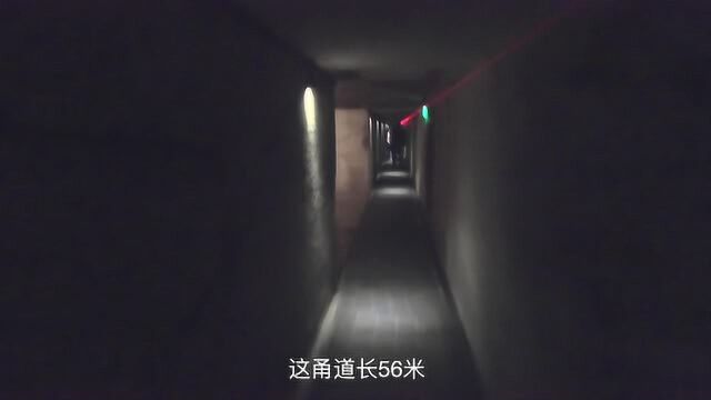 徐州龟山汉墓,墓穴里生活设施一应俱全,厕所还是蹲坑式的.