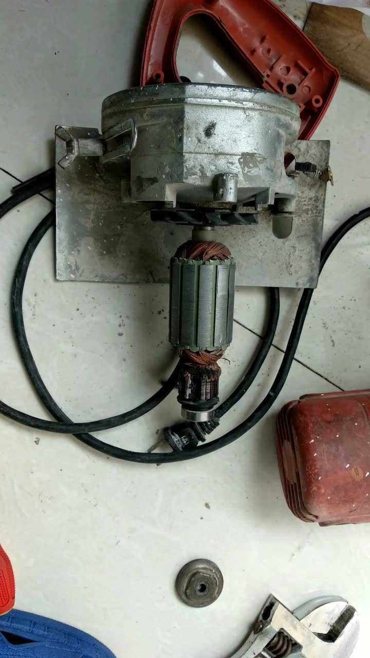 云石机切割机,冒烟了,怎么回事拆机看一下