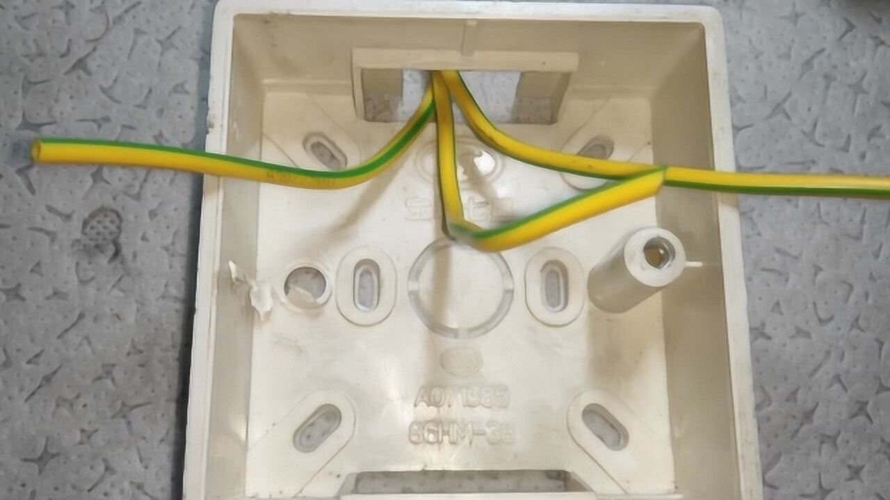 开关插座底盒坏了,不用换底盒,只需学会这一招,轻松修复还能用