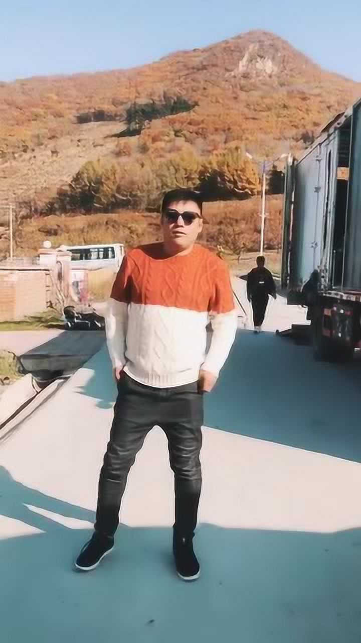 宋晓峰竟然这样走秀实在太帅了我都成了他的粉丝