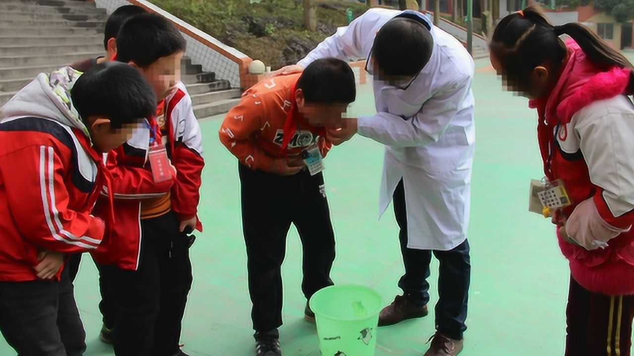 呼和浩特一小学20名学生出现腹泻呕吐症状家长怀疑是食物中毒