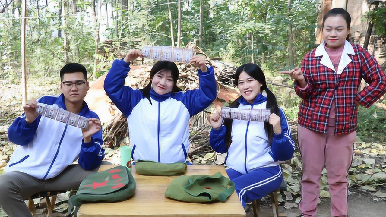 大鱼买了"萝卜丝"给田田吃,没想大锤说先帮大鱼尝尝,太有趣了