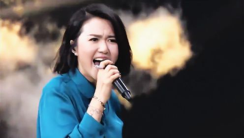 中韩歌会上砸场子的中国歌手，谭维维怒音嗨翻全场，太霸气了