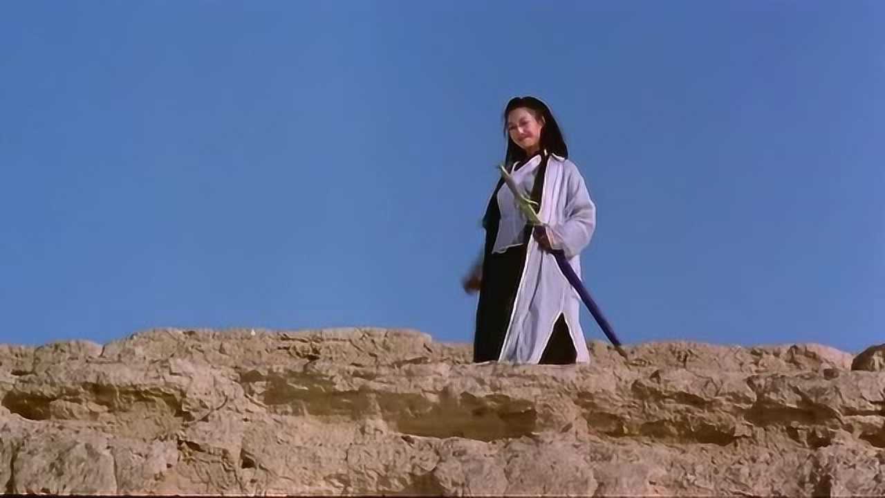 紫霞仙子最厉害的武器紫青宝剑和铃铛
