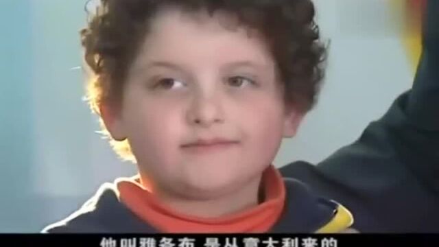 外国小孩中国爸:外国孩子第一天上学就跟校长称兄道弟,太逗了!