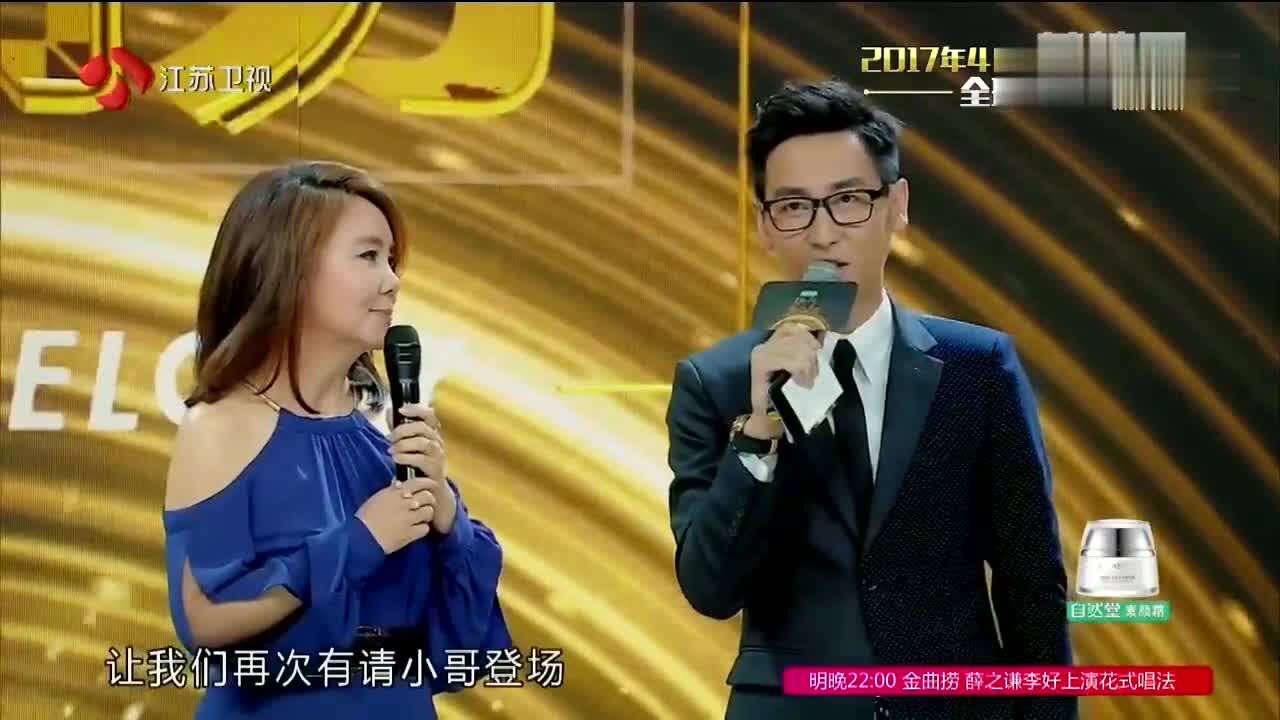 辛晓琪和费玉清同台演唱味道引发全场欢呼