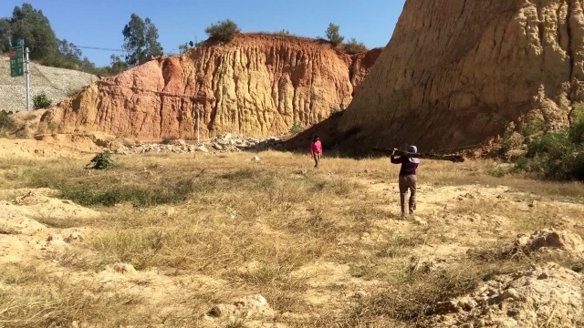 云南建水有一处特殊地貌,那里沟壑纵横