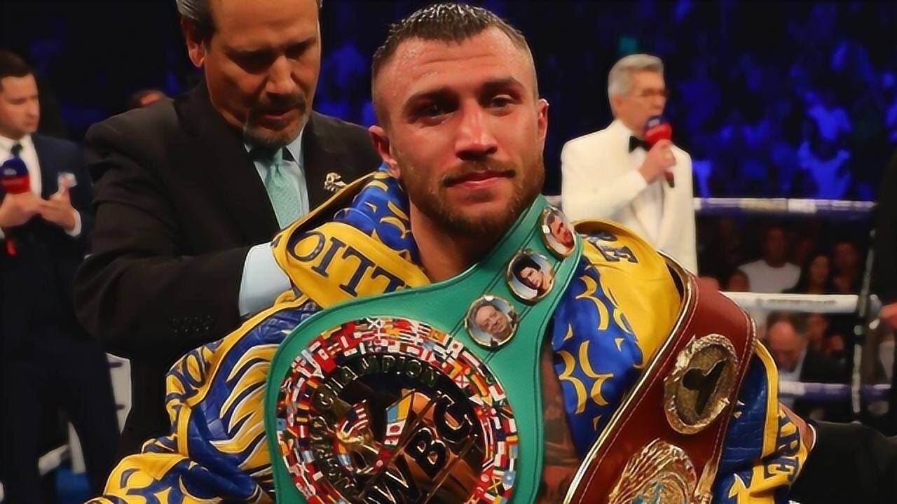 洛马琴科三场比赛拿下三条金腰带,最后一条在洛佩兹手里