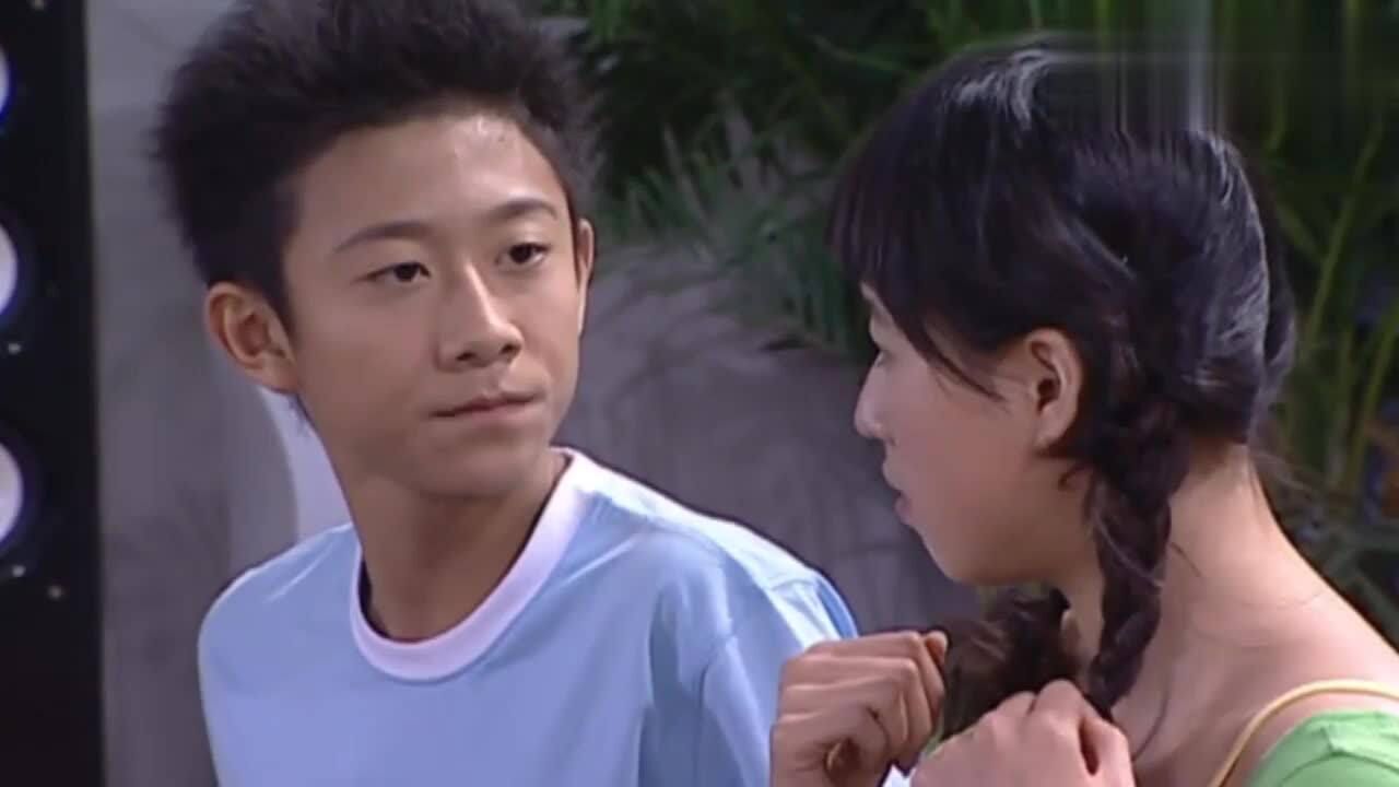 家有儿女54小雪弯腰小雪给刘星铰头太搞笑了吧