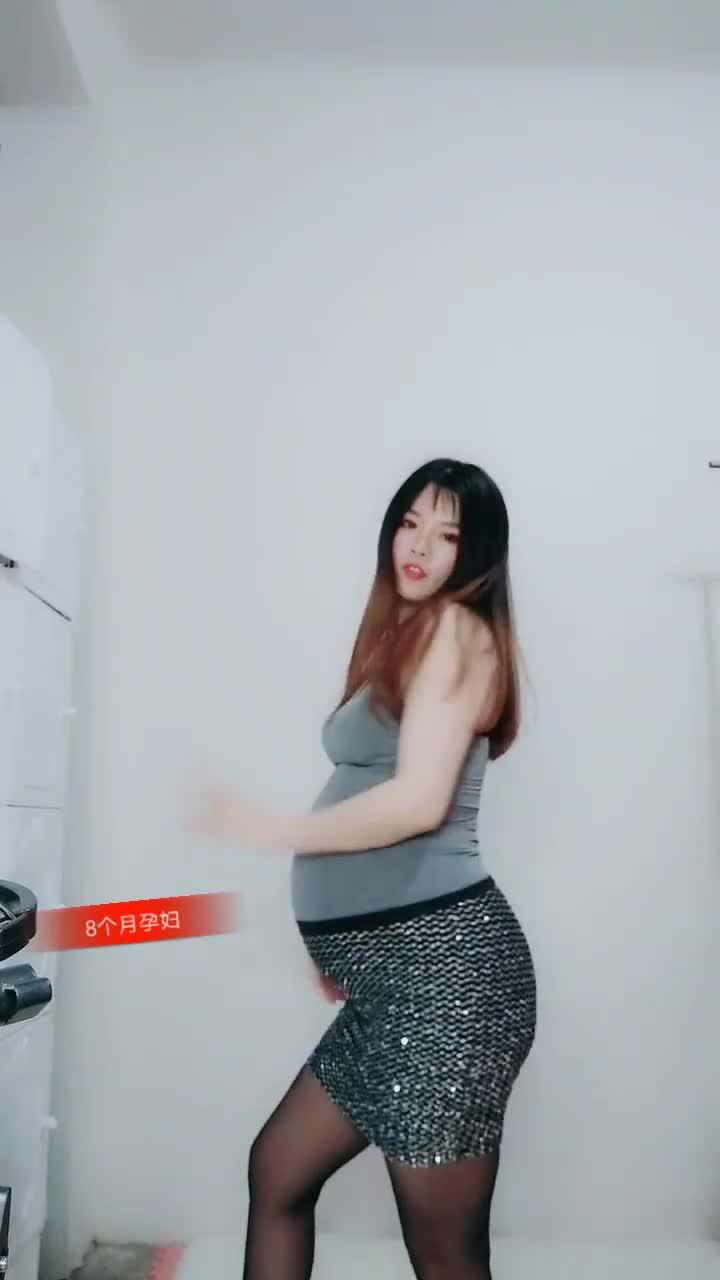 ( 漂亮孕妇独自在家肚子疼叫个不停)