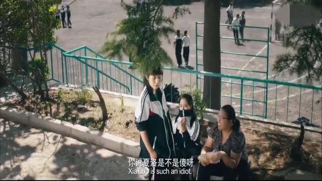 同学不敢相信夏洛打老师,孟特:我早说过他脑子有问题吧!