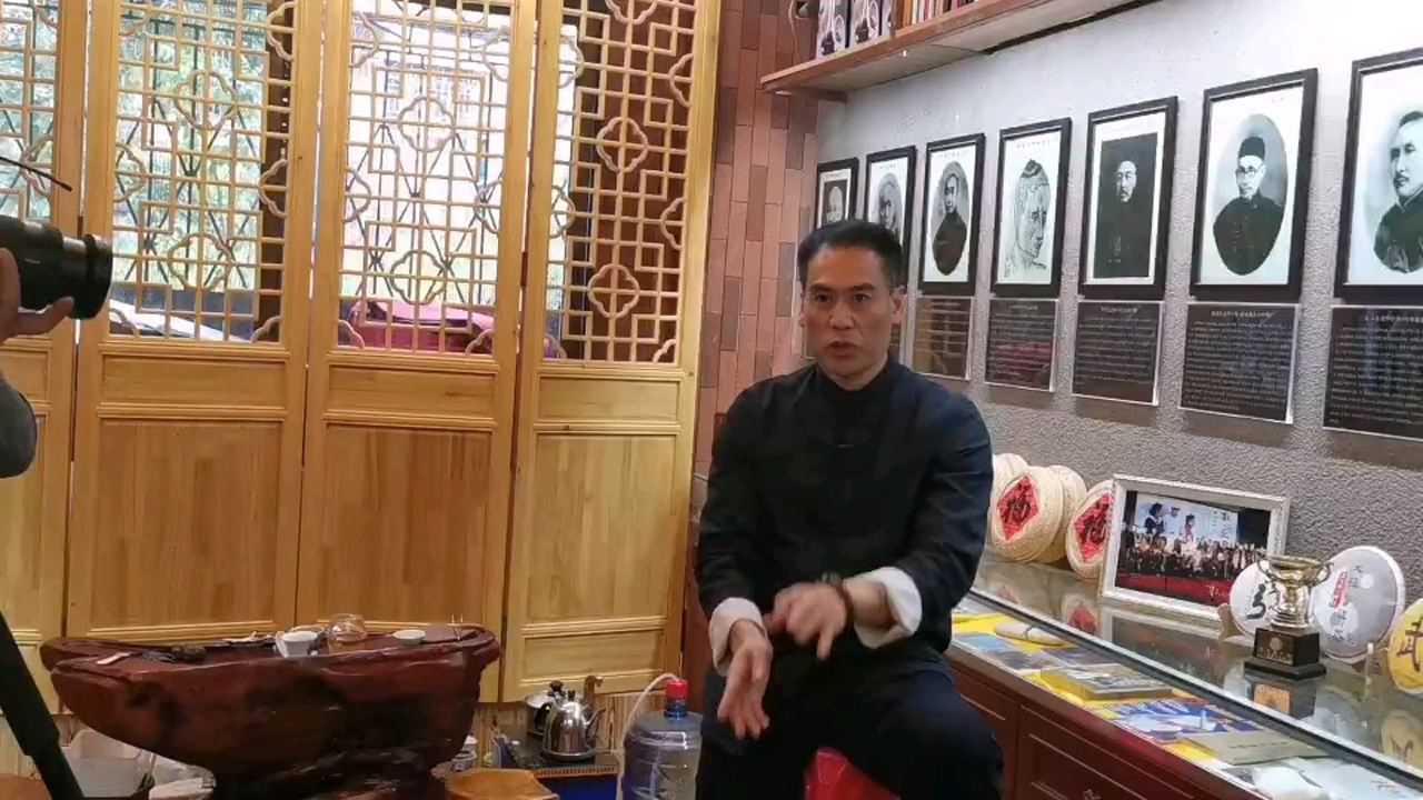 梁超群演示自然门内圈手