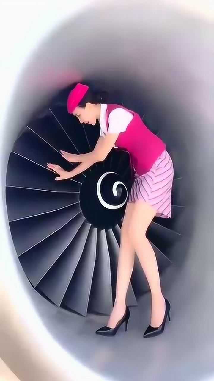 空姐穿着制服这么高的高跟鞋,在这里面不怕摔跤_腾讯视频